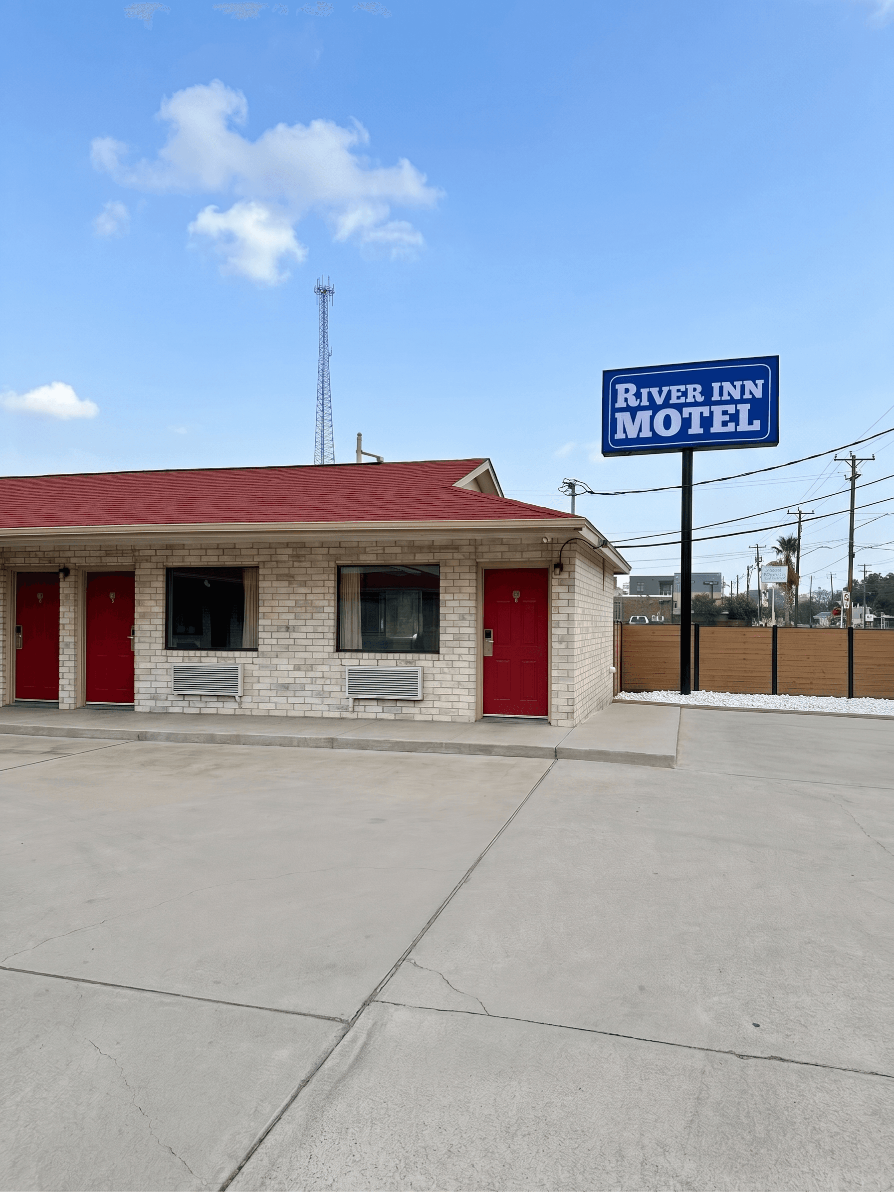 River Inn Motel Exterior